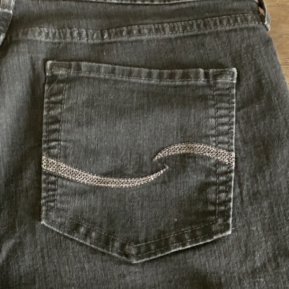 Signature Levi Strauss & Co. “The Skinny” Black Jeans - Picture 4 of 5